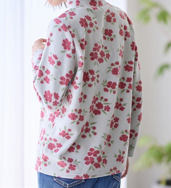 LAVIENNE（ラヴィエンヌ）の「薄手ストレッチフリースのプリントハイネック長袖（ニット・セーター）」｜詳細画像