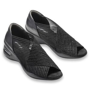 ルフラン（ルフラン）の「＜足助＞５Ｅメッシュエアサンダル（サンダル・ミュール）」｜ブラック