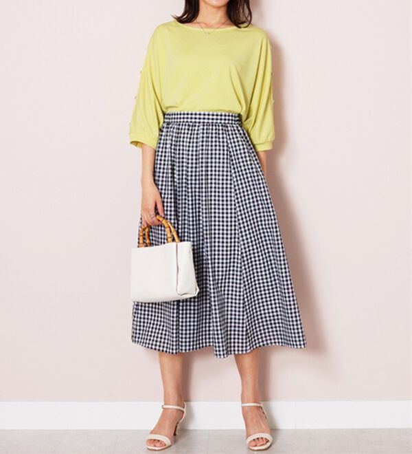 BELLUNA（ベルーナ）の「ラメ調肩ボタンデザインプルオーバー（カットソー）」｜詳細画像