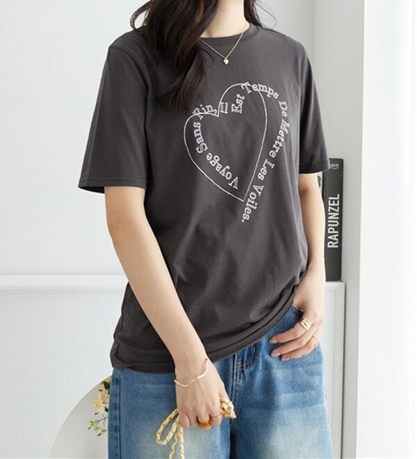 alotta（アロッタ）の「大人かわいいプリント綿混Ｔシャツ（Tシャツ）」｜詳細画像