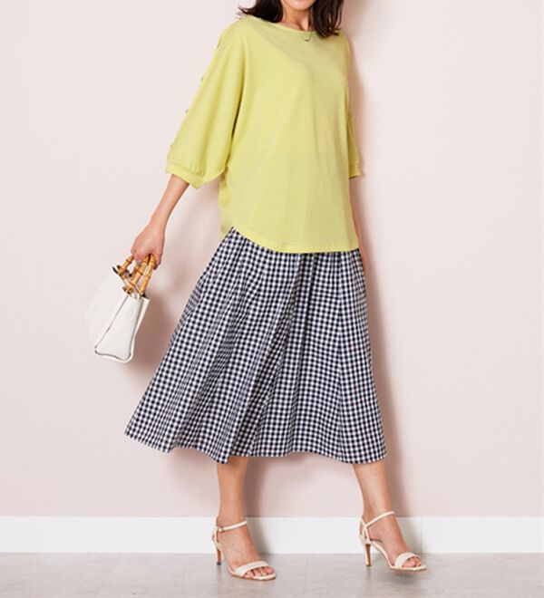 BELLUNA（ベルーナ）の「ラメ調肩ボタンデザインプルオーバー（カットソー）」｜詳細画像