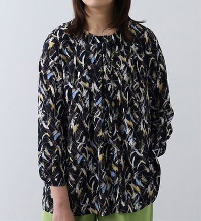 BELLUNA（ベルーナ）の「タック使いボウタイプリントブラウス（ブラウス）」