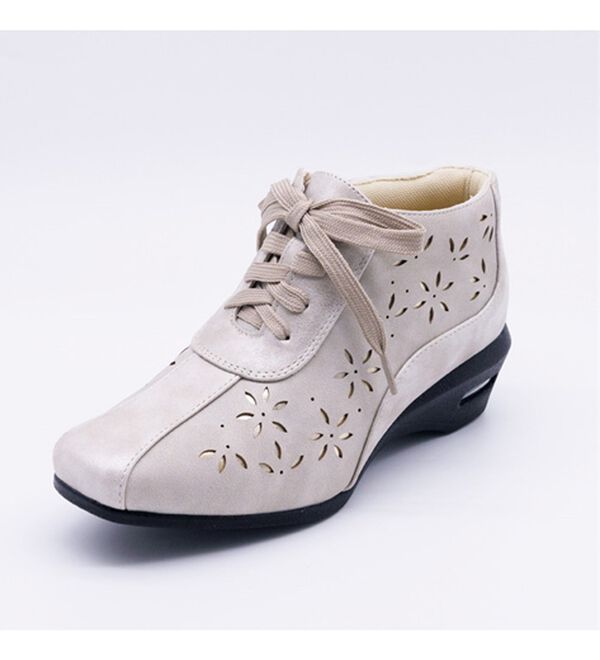 BELLUNA（ベルーナ）の「４Ｅカットワークハイカットシューズ（ブーツ）」｜詳細画像