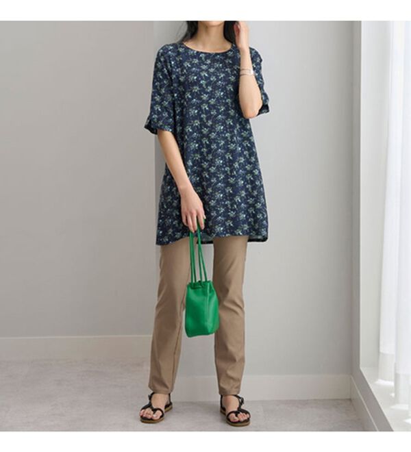 BELLUNA（ベルーナ）の「レーヨンプリント肩ボタン使いチュニック（チュニック）」｜詳細画像