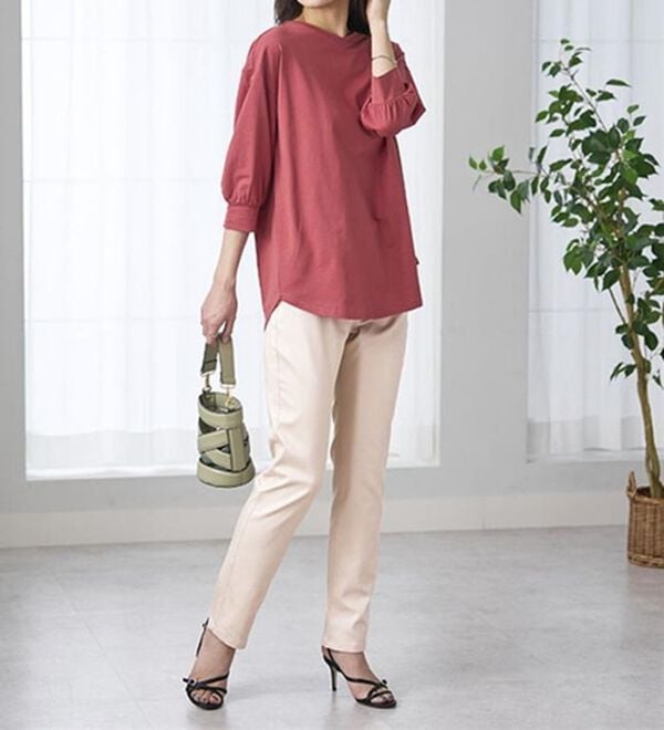 BELLUNA（ベルーナ）の「サラリ速乾！綿サテンストレッチカラーパンツ（フルレングスパンツ）」｜詳細画像