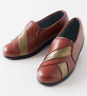 BELLUNA（ベルーナ）の「日本製やわらか素材の配色パンプス（パンプス）」｜レッド