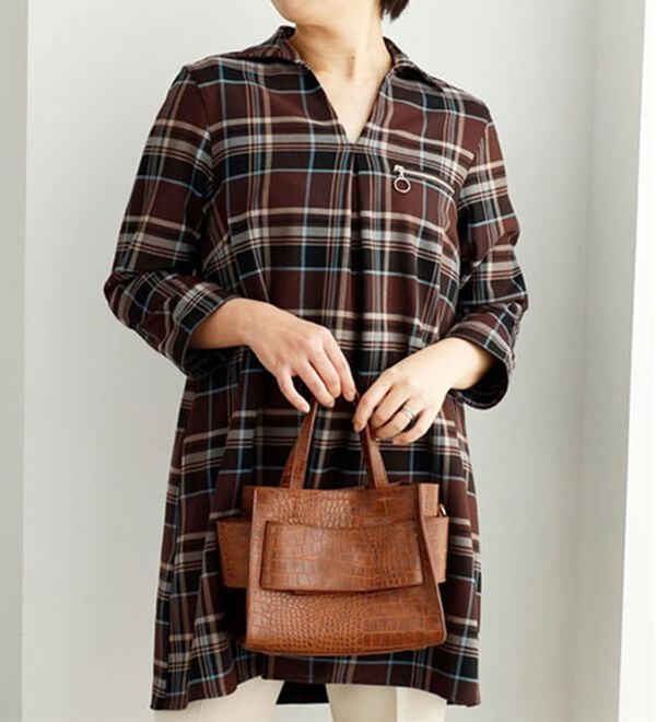 BELLUNA（ベルーナ）の「ジッパー使いスキッパーチュニック（チュニック）」｜ブラウン系