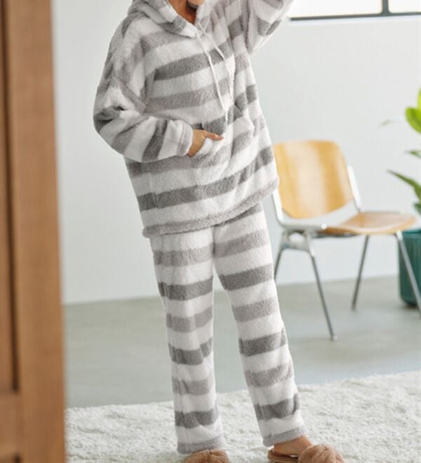 YU'NOW（ユナウ）の「【上下２点セット】ふんわりモコボアフリースパーカー＆パンツセット（パジャマ・ルームウェア）」｜詳細画像