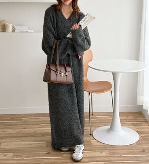 GeeRA（ジーラ）の「ミニブークレＶネックニットワンピース（ニットワンピース）」｜杢チャコール