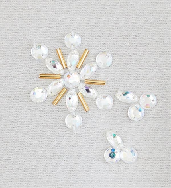 BELLUNA（ベルーナ）の「ビジュー使い袖プリーツプルオーバー（ブラウス）」｜詳細画像