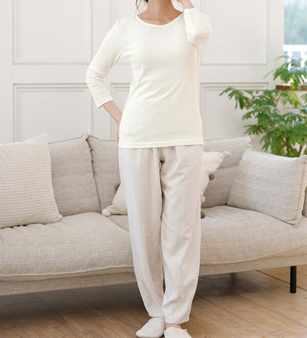 LAVIENNE（ラヴィエンヌ）の「【ＵＶカット】着回し力抜群！綿１００％クルーネックプルオーバー（８分袖）＜カラフルコットン＞（肌着・インナーウェア）」｜詳細画像