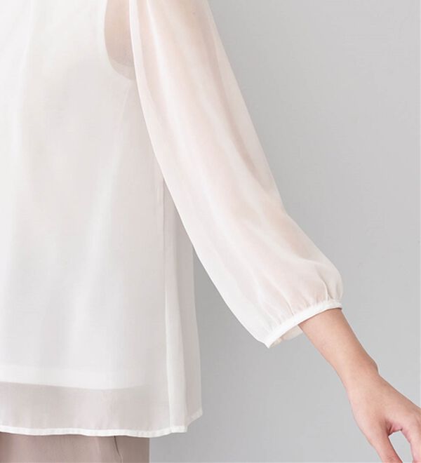 alotta（アロッタ）の「【５つの機能付】ひんやり！アクセ付シフォンタックブラウス（ブラウス）」｜詳細画像