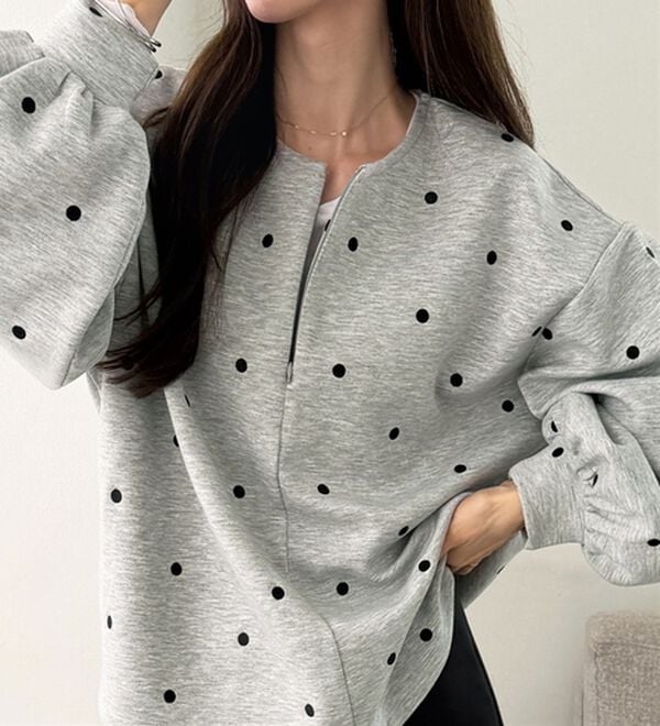 GeeRA（ジーラ）の「ドット刺繍ハーフジップダンボールトップス（カットソー）」｜杢グレー