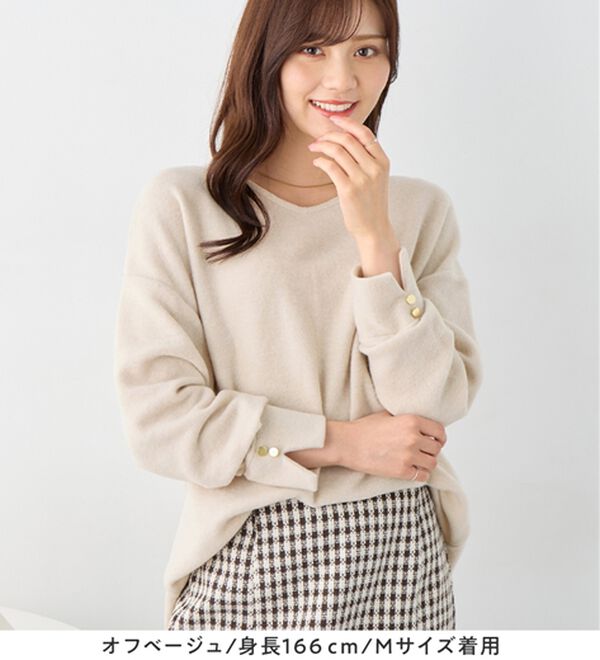 alotta（アロッタ）の「ふわ軽！柔らかニットソー金ボタンゆるトップス（カットソー）」｜詳細画像
