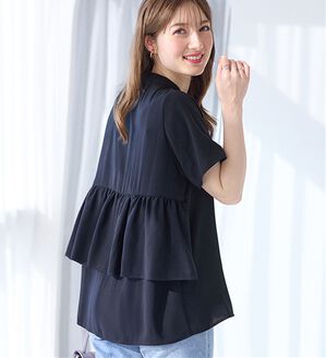 alotta（アロッタ）の「【イージーケア】バックフリルデザインブラウス（ブラウス）」｜ネイビー