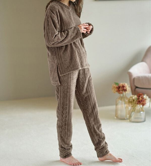 YU'NOW（ユナウ）の「ケーブルニット風フリースルームウェアセット（パジャマ・ルームウェア）」｜ブラウン