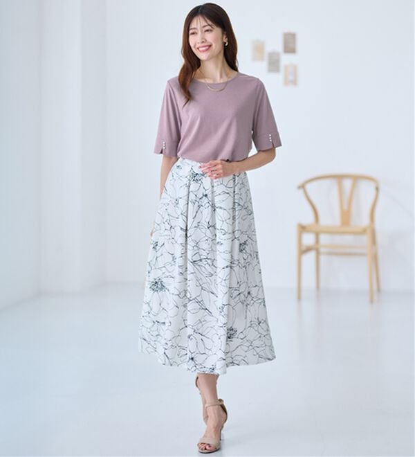 alotta（アロッタ）の「【選べる袖丈】柔らか綿混素材パール調ボタンＴシャツ（カットソー）」｜詳細画像