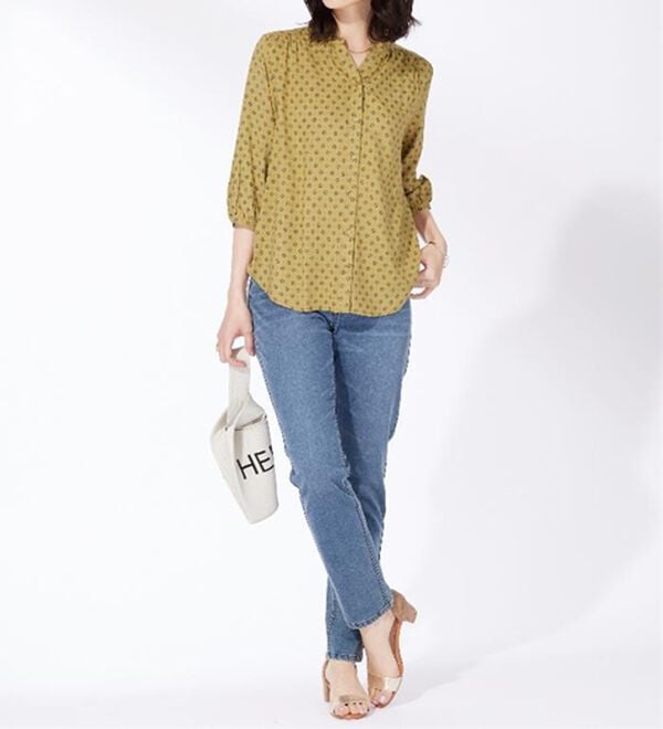 BELLUNA（ベルーナ）の「レーヨン素材ギャザー使いプリントブラウス（ブラウス）」｜詳細画像