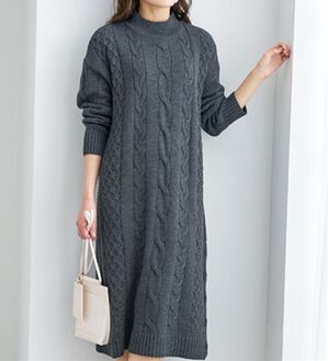 BELLUNA（ベルーナ）の「ケーブル柄ロング丈ニットワンピース（ニットワンピース）」｜チャコール