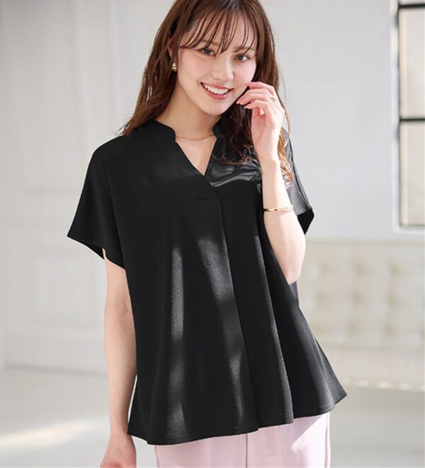 alotta（アロッタ）の「【４つの機能付】ひんやりスキッパーＴシャツブラウス（ブラウス）」｜詳細画像