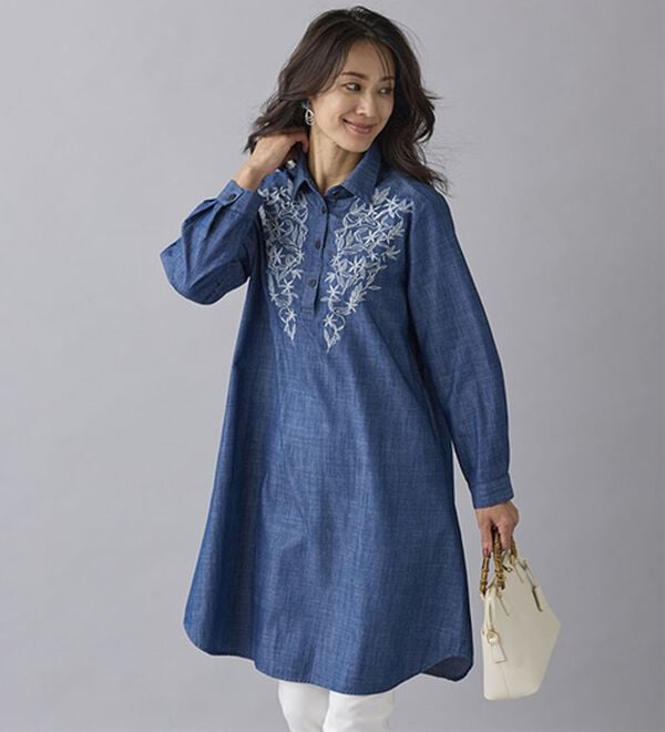 BELLUNA（ベルーナ）の「ナチュラルに体型カバーデニム刺しゅうチュニックワンピース（チュニックワンピース）」｜詳細画像