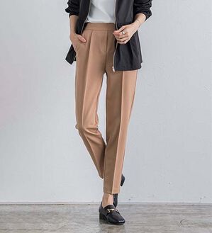 Pierrot（ピエロ）の「【選べる丈】高見えすっきりテーパードパンツ（フルレングスパンツ）」｜キャメルベージュ