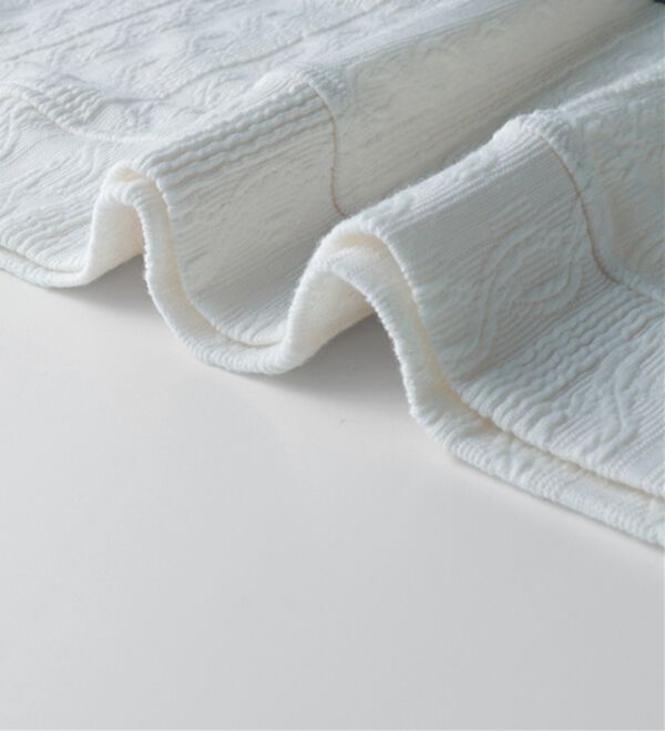 BELLUNA（ベルーナ）の「ミニケーブル柄パッチワーク風プルオーバー（カットソー）」｜詳細画像