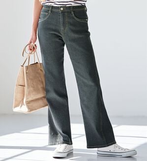 BELLUNA（ベルーナ）の「細見せ！セミフレアーデニムパンツ（フルレングスパンツ）」｜グレー