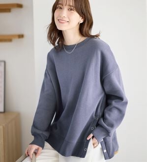 Viola e Viola（ヴィオラ エ ヴィオラ）の「大人の抜け感裏起毛サイドボタントップス（トレーナー・スウェット）」｜詳細画像