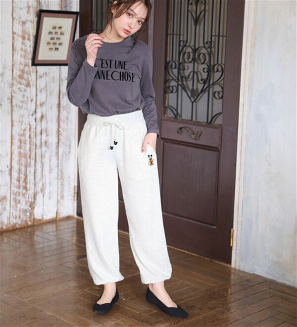 BELLUNA（ベルーナ）の「＜Ｄｉｓｎｅｙ＞【ミッキー】裾ゴム入り刺しゅう裏毛パンツ（その他パンツ）」｜詳細画像