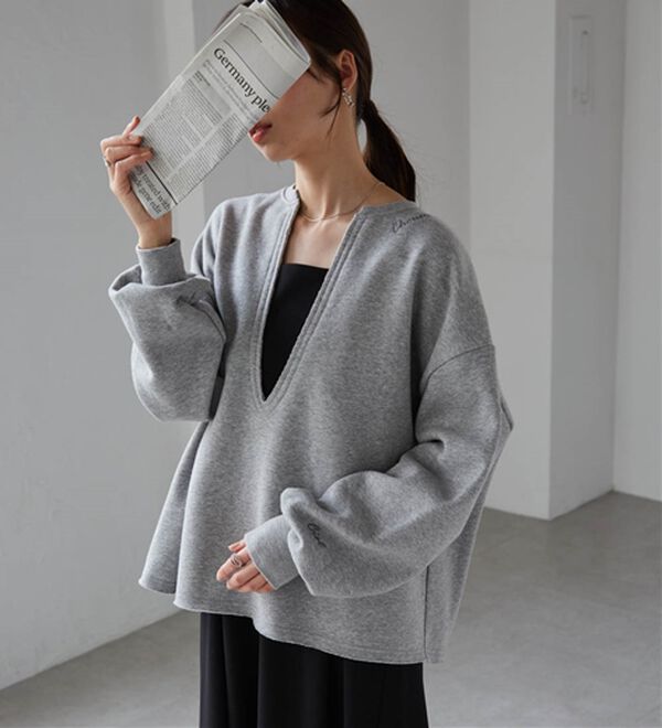 RANAN（ラナン）の「裏起毛Ｖネックロゴ刺しゅうスウェット（トレーナー・スウェット）」｜詳細画像