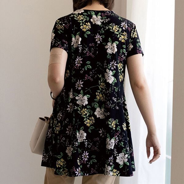 BELLUNA（ベルーナ）の「【動画】フレアーシルエットプリントチュニック（チュニック）」｜詳細画像