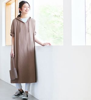 Viola e Viola（ヴィオラ エ ヴィオラ）の「綿１００％スキッパーパーカーワンピース（チュニックワンピース）」｜モカ