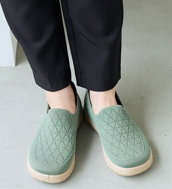 BELLUNA（ベルーナ）の「やわフィット！軽量オブリークニットスリッポン＜幅広4E＞（スリッポン）」｜詳細画像
