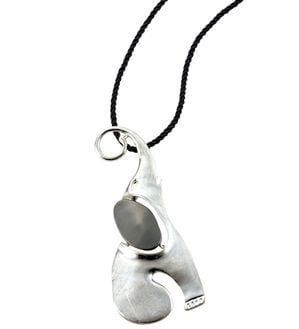 BELLUNA（ベルーナ）の「ゾウモチーフペンダント（その他ファッション小物）」｜ブラック