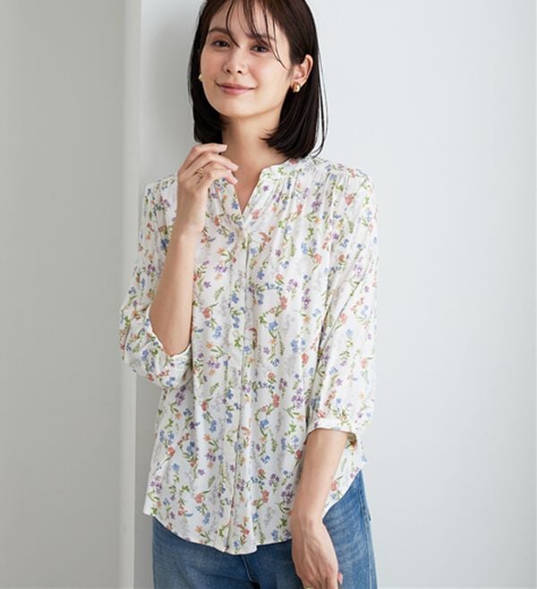 BELLUNA（ベルーナ）の「レーヨン素材ギャザー使いプリントブラウス（ブラウス）」｜詳細画像