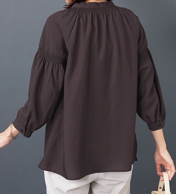 BELLUNA（ベルーナ）の「ビンテージ素材シャーリング使いブラウス（チュニック）」｜詳細画像