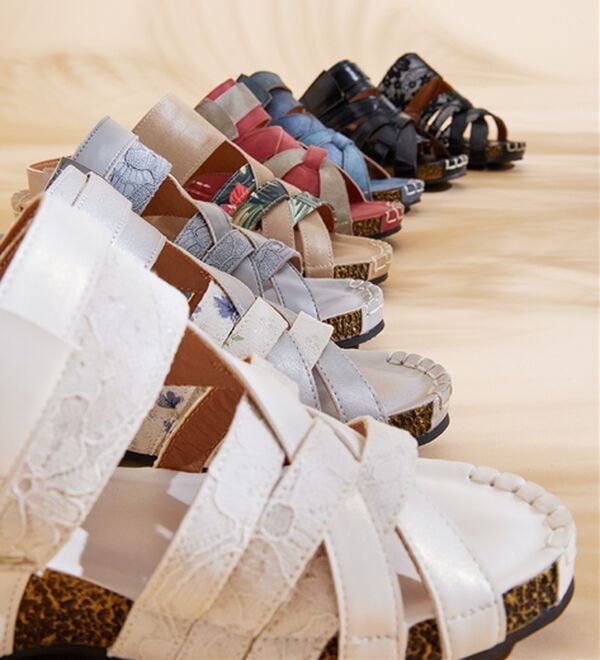 BELLUNA（ベルーナ）の「【３Ｅ／４Ｅ選べる】フットベットウェッジサンダル（サンダル・ミュール）」｜詳細画像