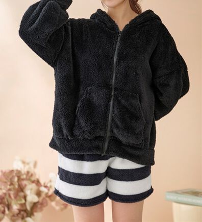 YU'NOW（ユナウ）の「【上下２点セット】ボアジップパーカー＆ショートパンツ（パジャマ・ルームウェア）」