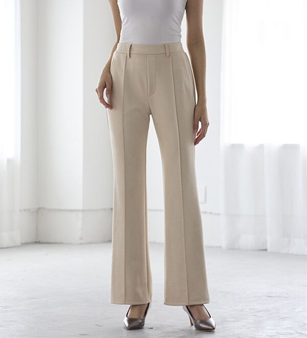 BELLUNA（ベルーナ）の「ストレッチスエード調美脚パンツ（フルレングスパンツ）」｜詳細画像