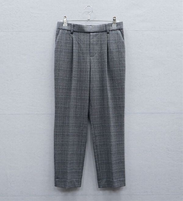 BELLUNA（ベルーナ）の「サマ見え(スーパーウォーム)ウール調素材美脚テーパードパンツ（テーパードパンツ）」｜チャコール系チェック