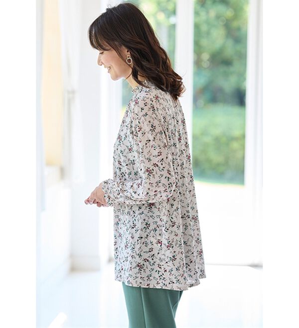 BELLUNA（ベルーナ）の「春に映えるプリントブラウス（アンサンブル）」｜詳細画像