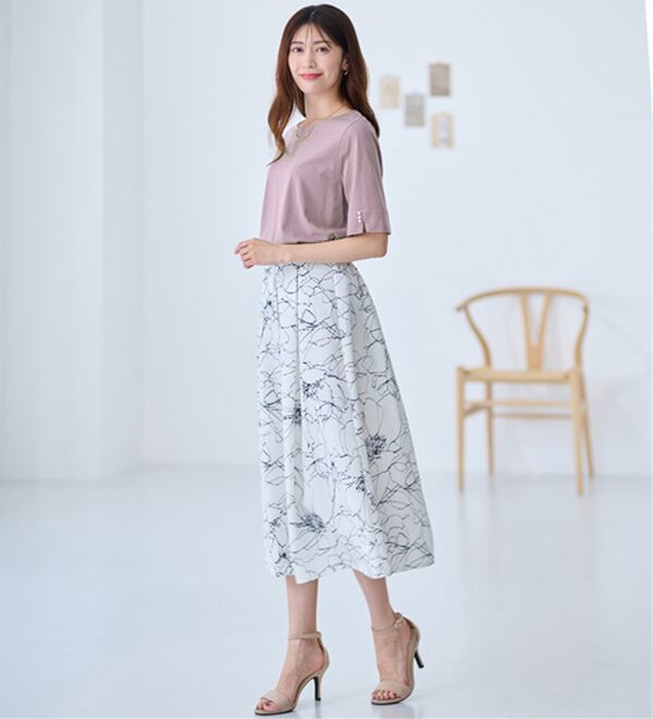 alotta（アロッタ）の「【選べる袖丈】柔らか綿混素材パール調ボタンＴシャツ（カットソー）」｜詳細画像