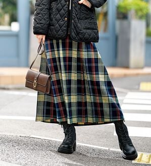 BELLUNA（ベルーナ）の「なめらかウール調タックデザインスカート（ひざ丈スカート）」｜詳細画像