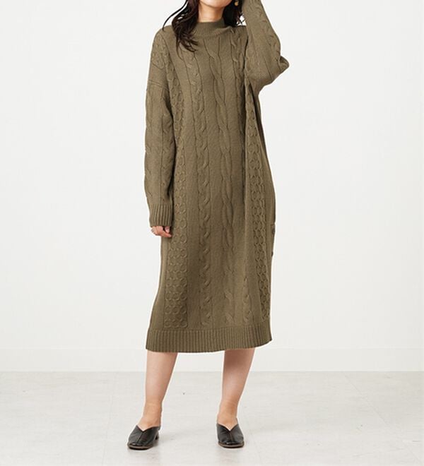 BELLUNA（ベルーナ）の「ケーブル柄ロング丈ニットワンピース（ニットワンピース）」｜カーキ