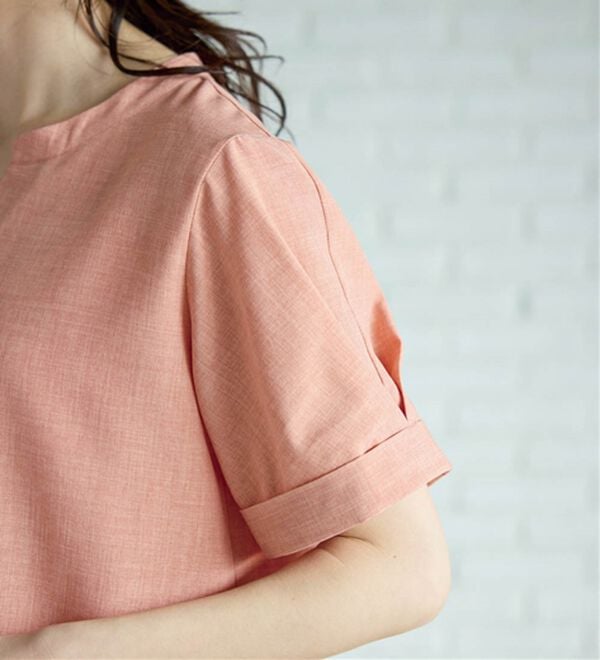 BELLUNA（ベルーナ）の「麻調合繊パール付タックデザインブラウス（ブラウス）」｜詳細画像