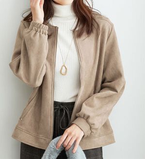 BELLUNA（ベルーナ）の「スエード調素材ノーカラージャケット（ノーカラージャケット）」｜モカ