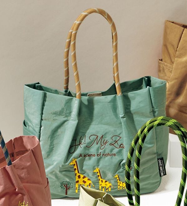 ルフラン（ルフラン）の「【２点セット】＜ハイマイズー＞刺繍トート＆ポーチ２点セット（トートバッグ）」｜キリン