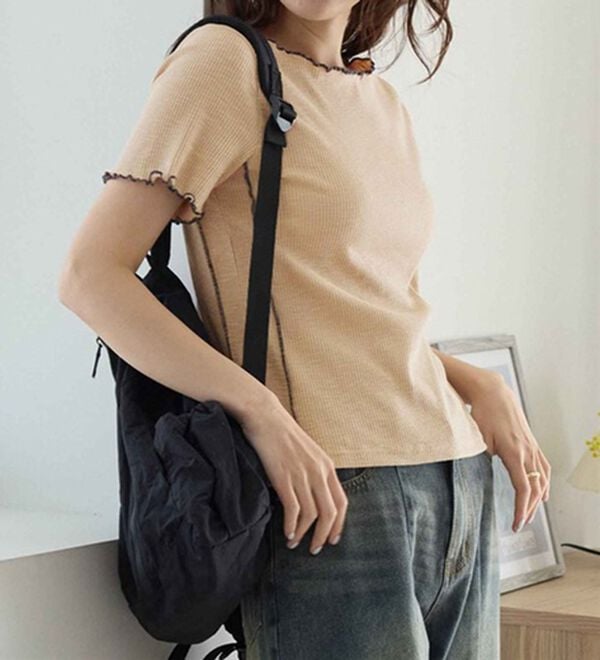 CHAN ME（チャンミ）の「配色ボートネックメロートップス（Tシャツ）」｜ベージュ