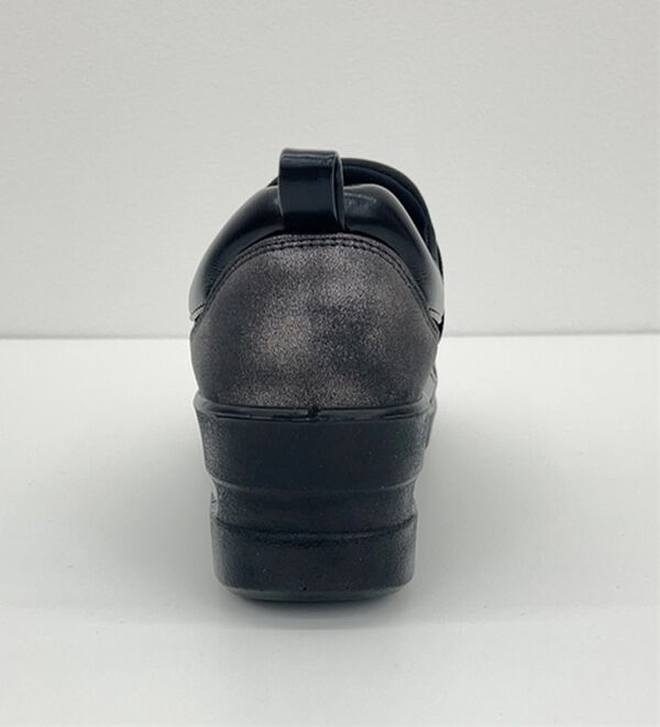 BELLUNA（ベルーナ）の「クロスゴムお洒落エアシューズ（スリッポン）」｜詳細画像